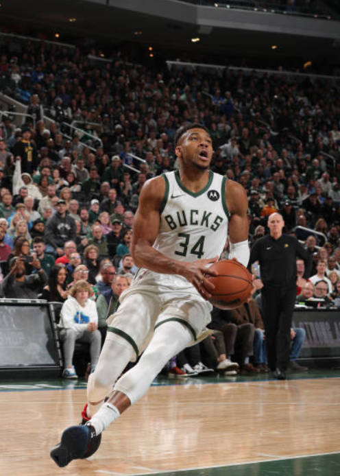 老鹰客场惨败雄鹿,字母哥轰下35分 老鹰客场惨败雄鹿,字母哥轰下35分