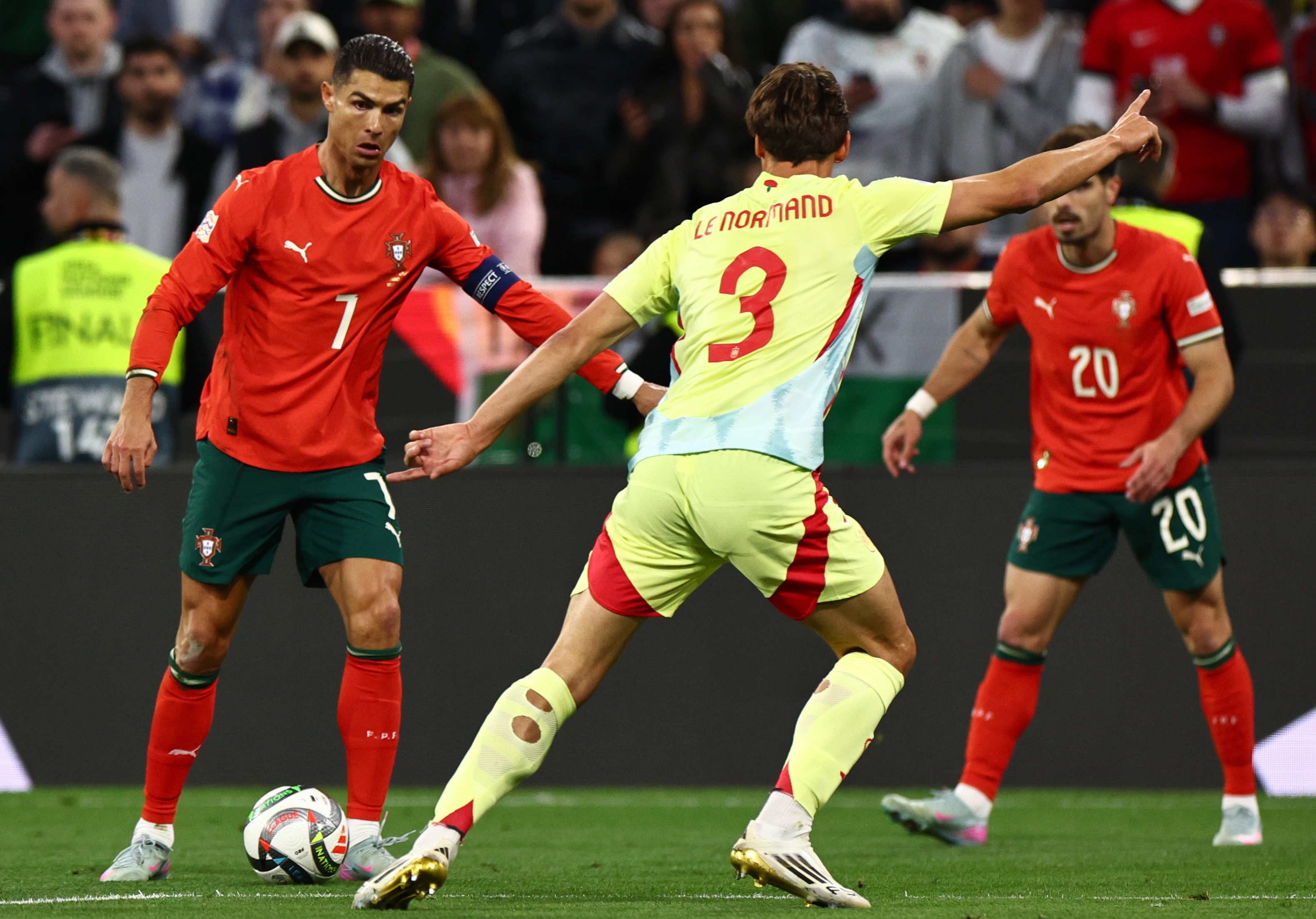 精彩比赛,外国球队荣膺国际足球冠军 精彩比赛,外国球队荣膺国际足球冠军