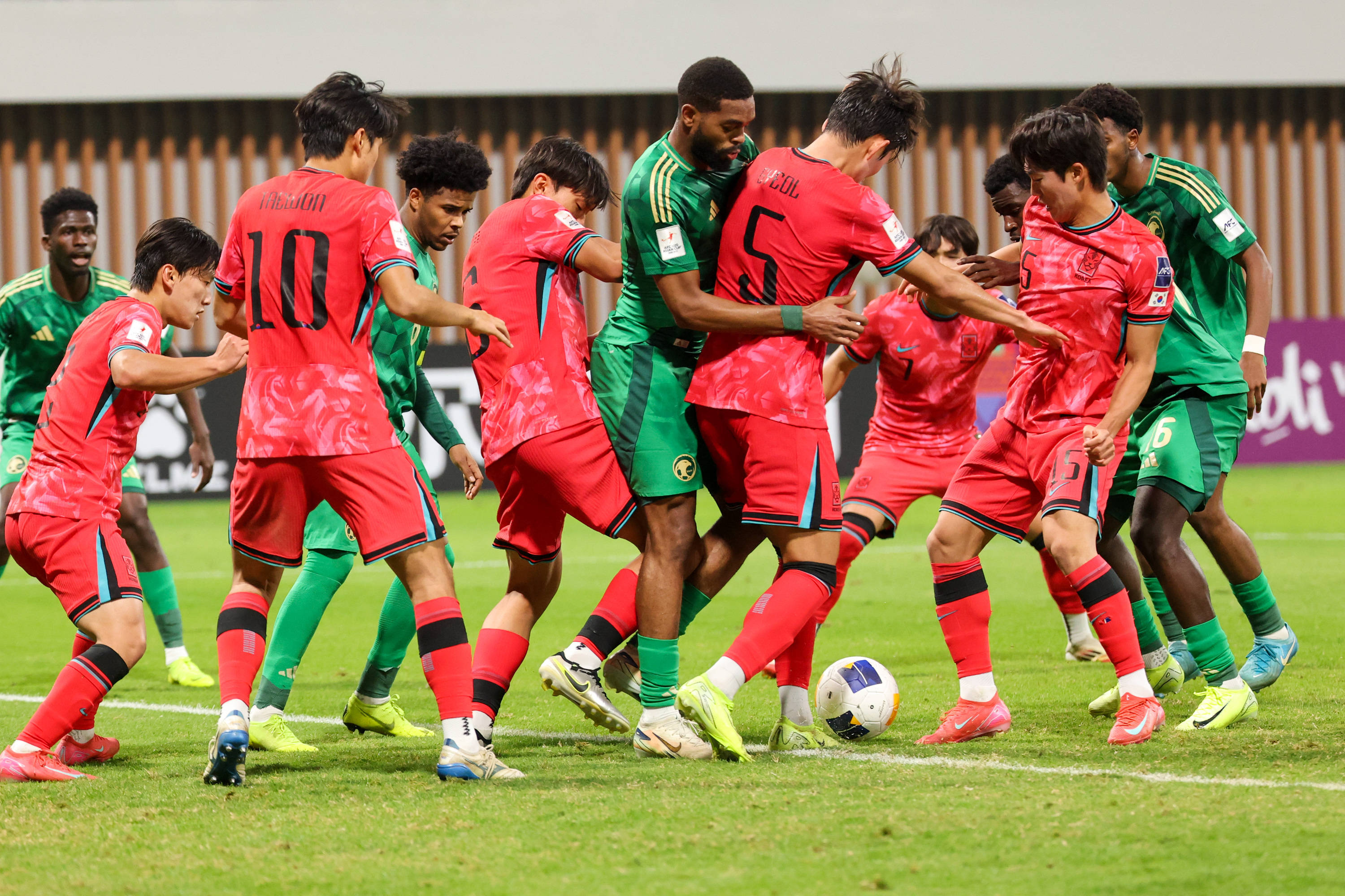 韩国球员在各大赛事频频受伤成备受关注话题的简单介绍