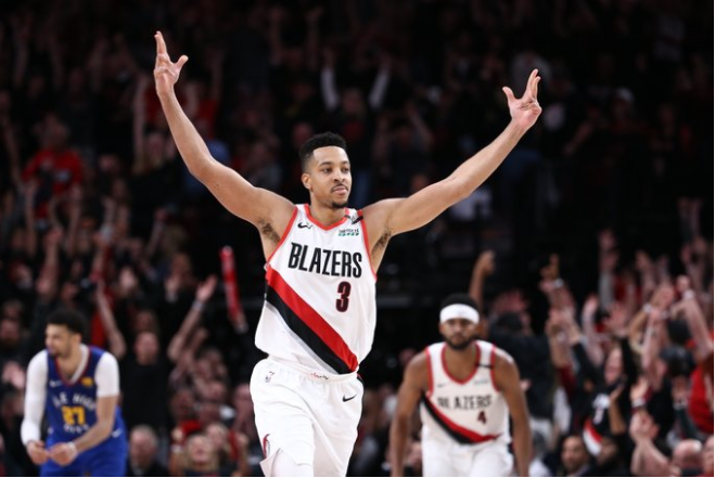 关于青岛队鏖战江苏队，麦科勒姆高光表现的信息